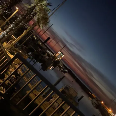 보트호텔 Docked Boat